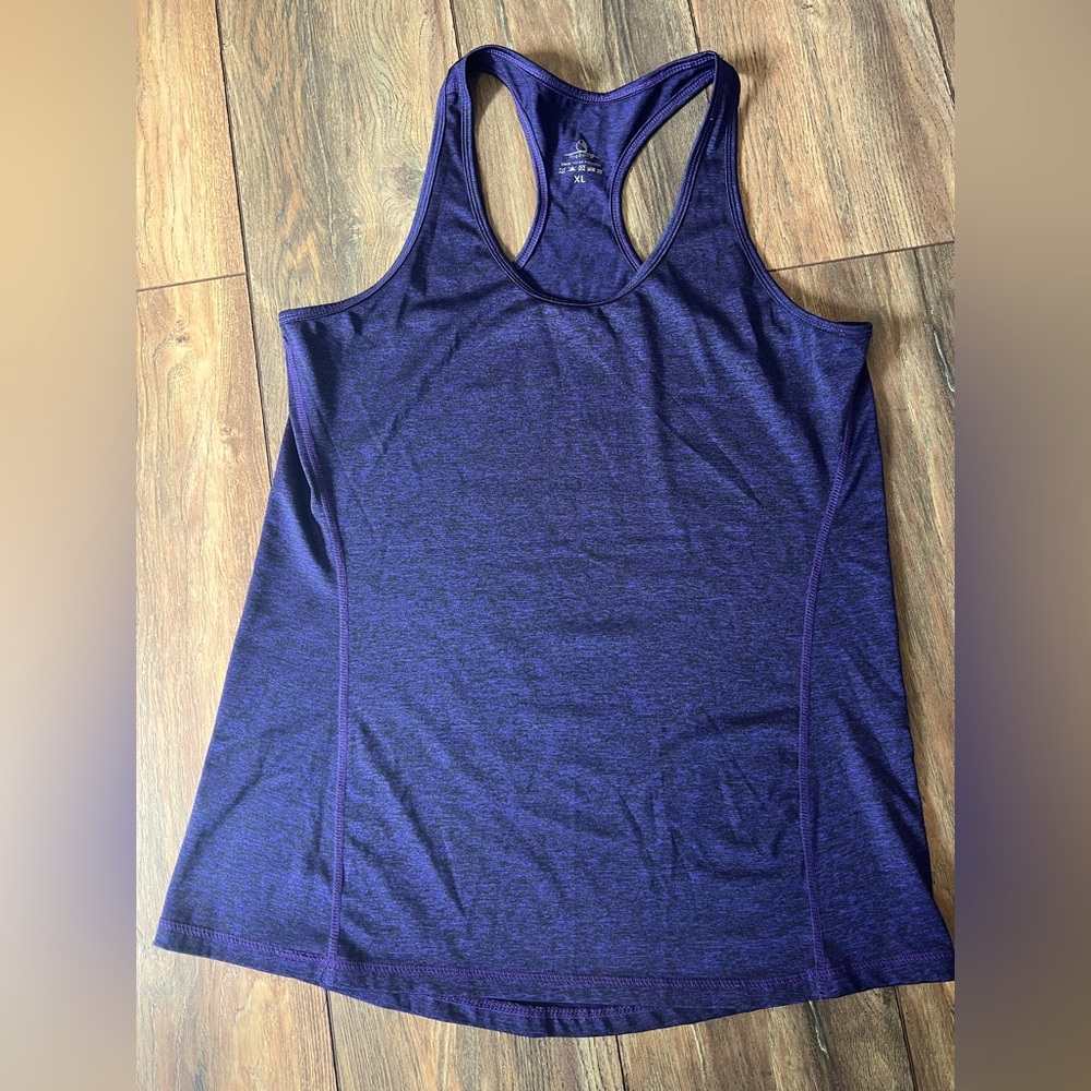Woman’s athletic tank top, sz XL